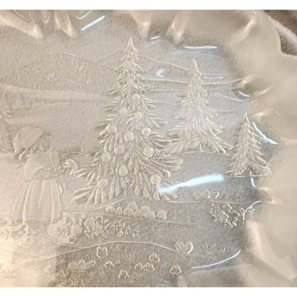 Mikasa Platter Clear Glass Ruffled Edge Serving Plate With Winter Scene Design - Picture 4 of 10